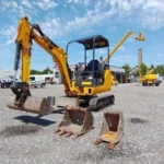Bobcat E14 Mini-pelle 1.3T Chenilles Caoutchouc avec Attache Rapide et 3 Godets d'Occasion 2014