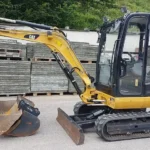 Caterpillar 302.7D CR Mini-pelle Hydraulique 2.67T avec 3 Godets d'Occasion 2016