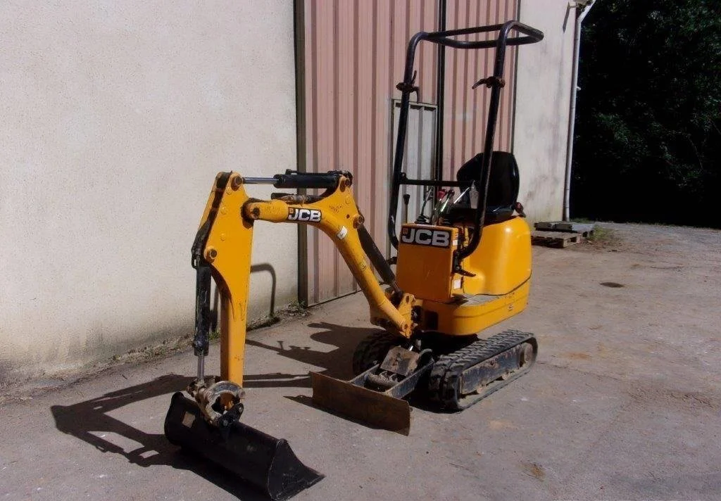 JCB 8008 - 001 JCB 8008 Micro-pelle 0,9 Tonne d'occasion 2017 - 2104 heures - Attache rapide et 3 godets – Image 1