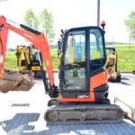 Kubota U27-4 Mini-pelle Hydraulique 2.6T avec Attache Rapide et 3 Godets d'Occasion 2015